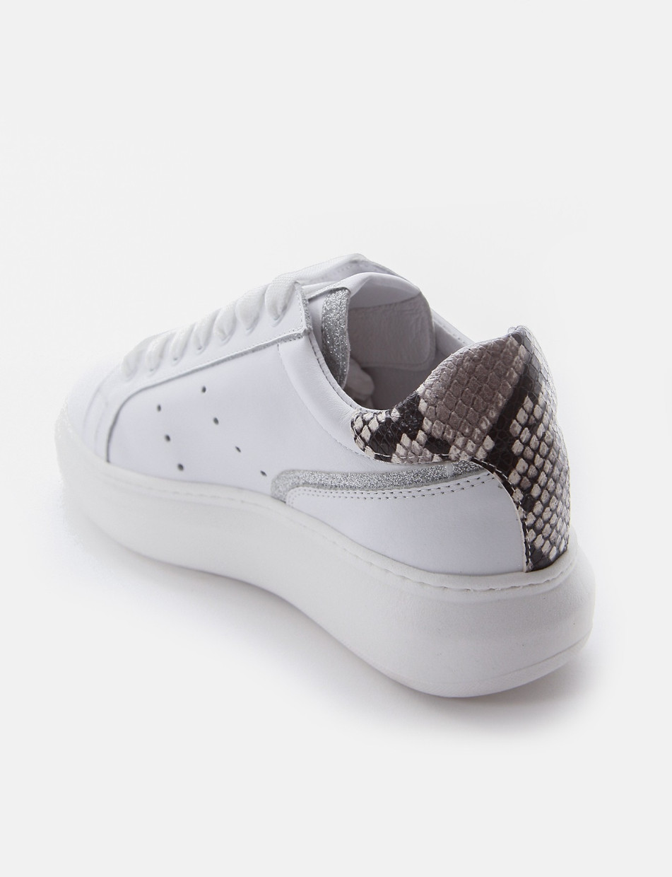 Sneakers white leather