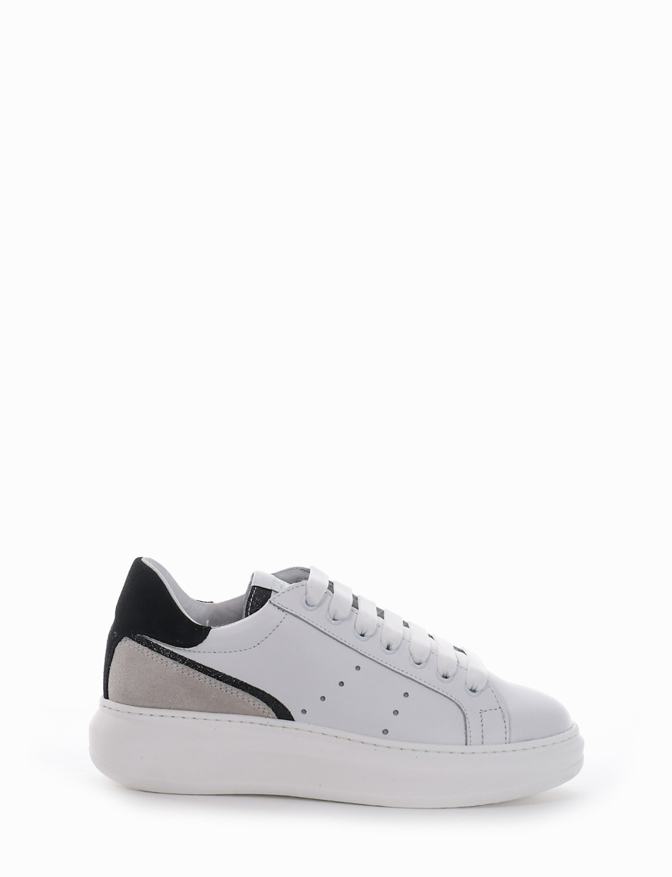 Sneakers white leather