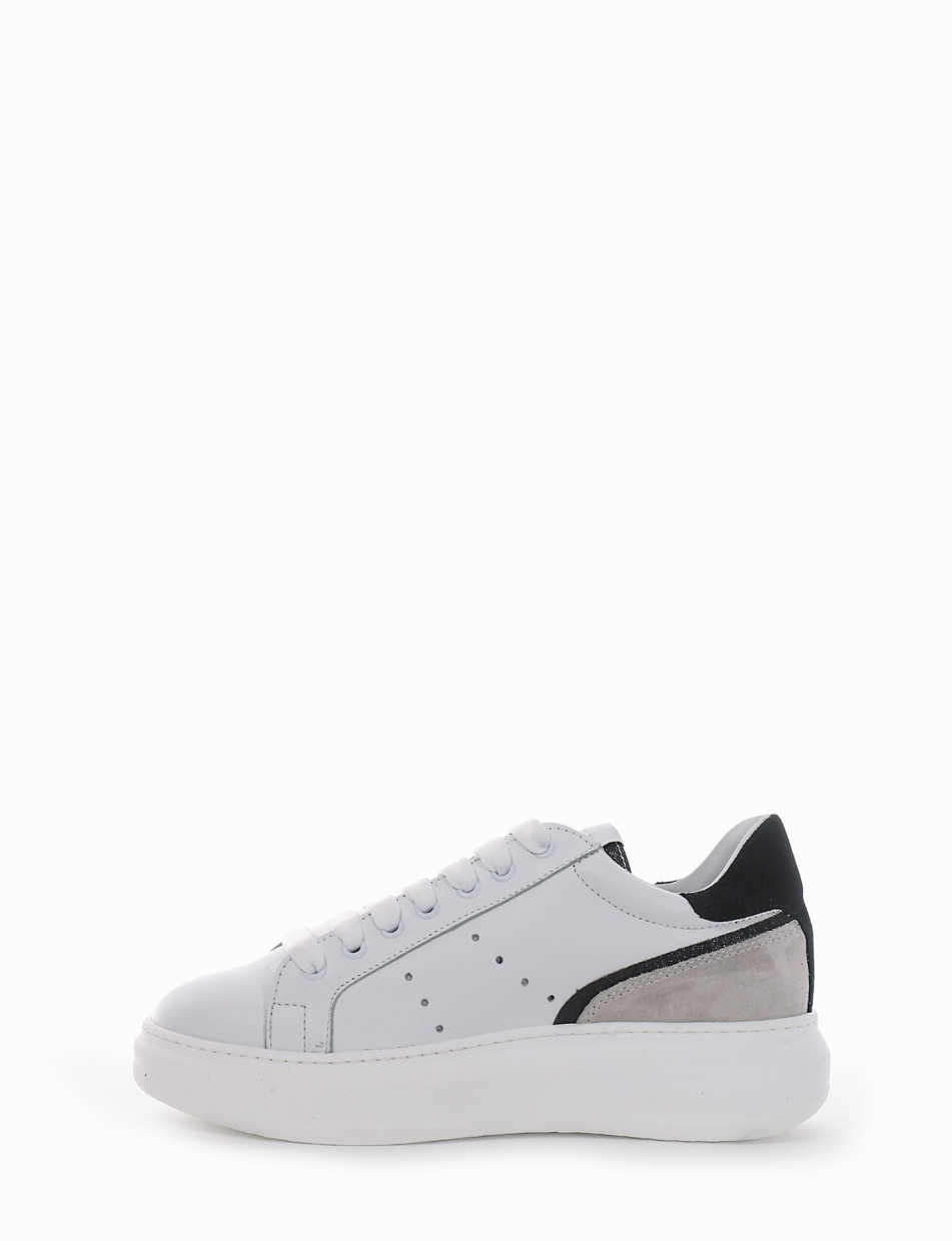 Sneakers white leather