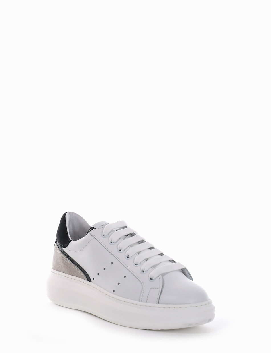 Sneakers white leather