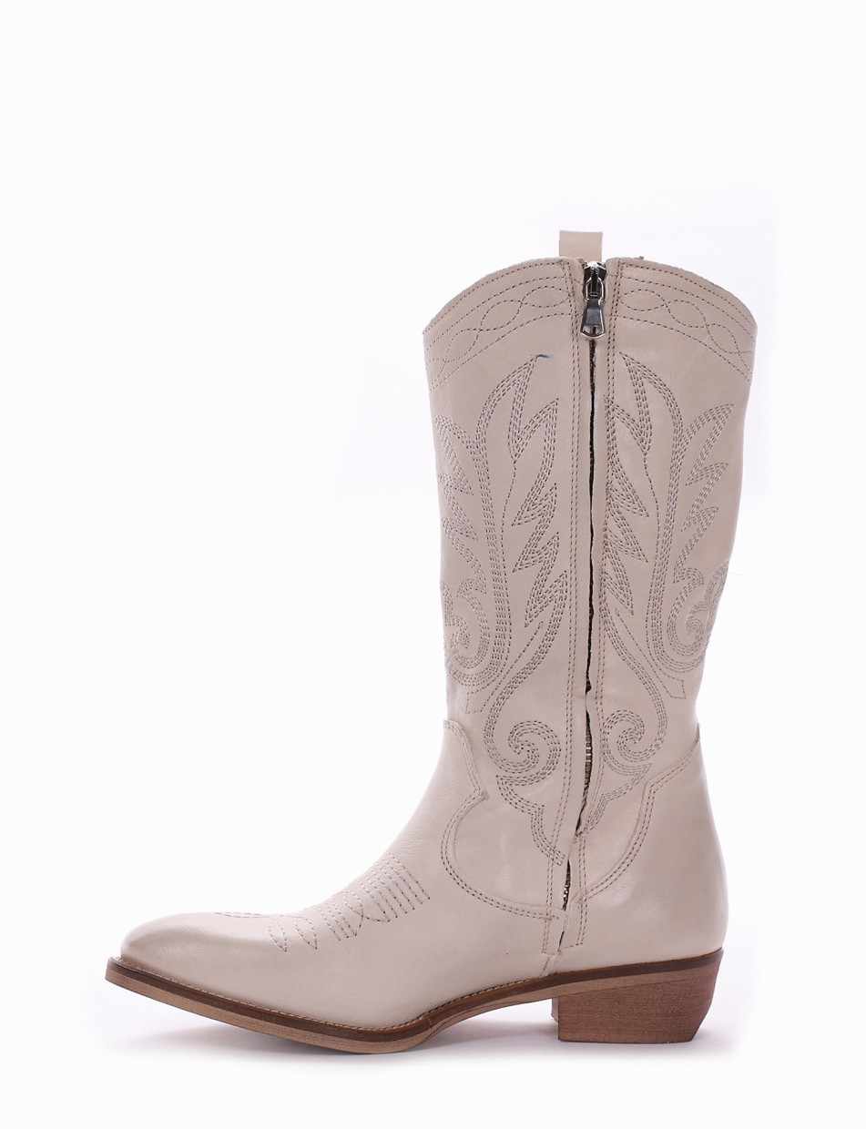 Low heel boots heel 2 cm white leather