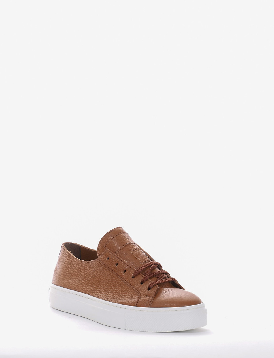 Sneakers brown leather