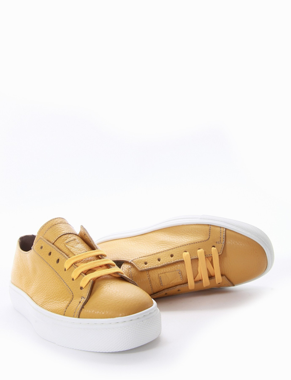 Sneakers yellow leather