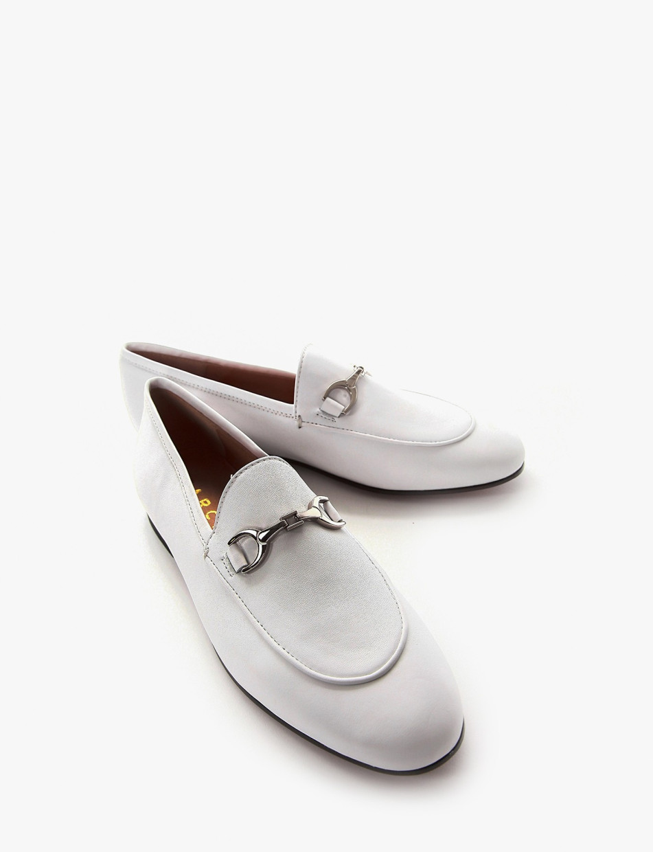 Loafers heel 1 cm white leather