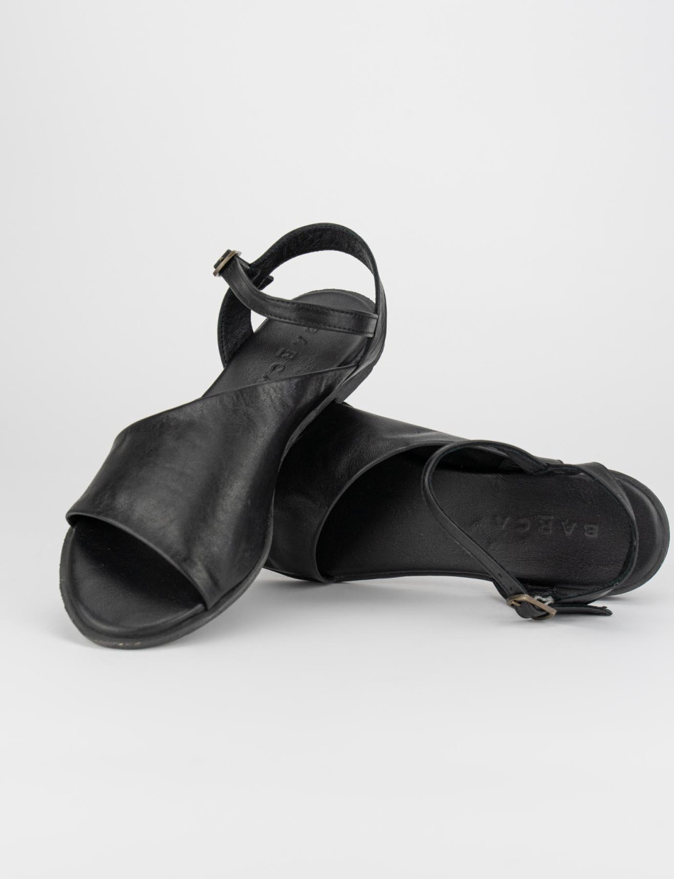 Sandalo tacco 1 cm nero