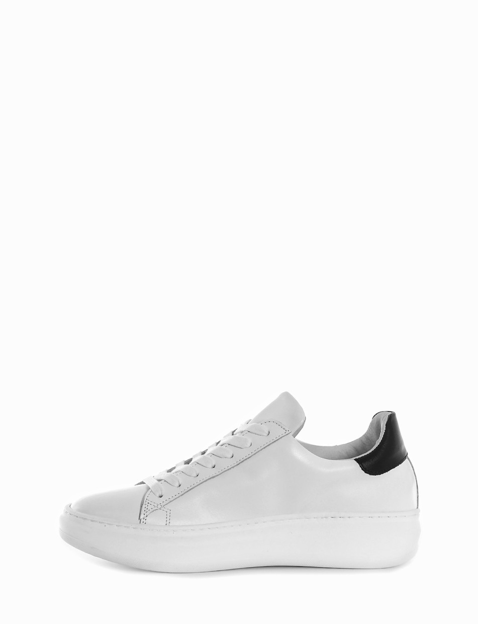 Sneakers white leather