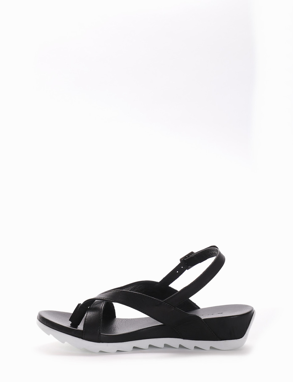 Flip flops heel 1 cm black leather