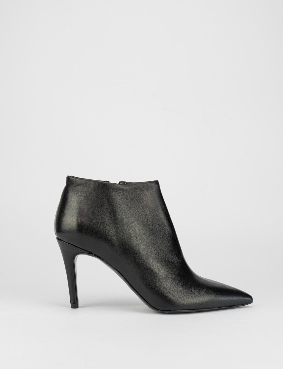 High heel ankle boots heel 8 cm black leather