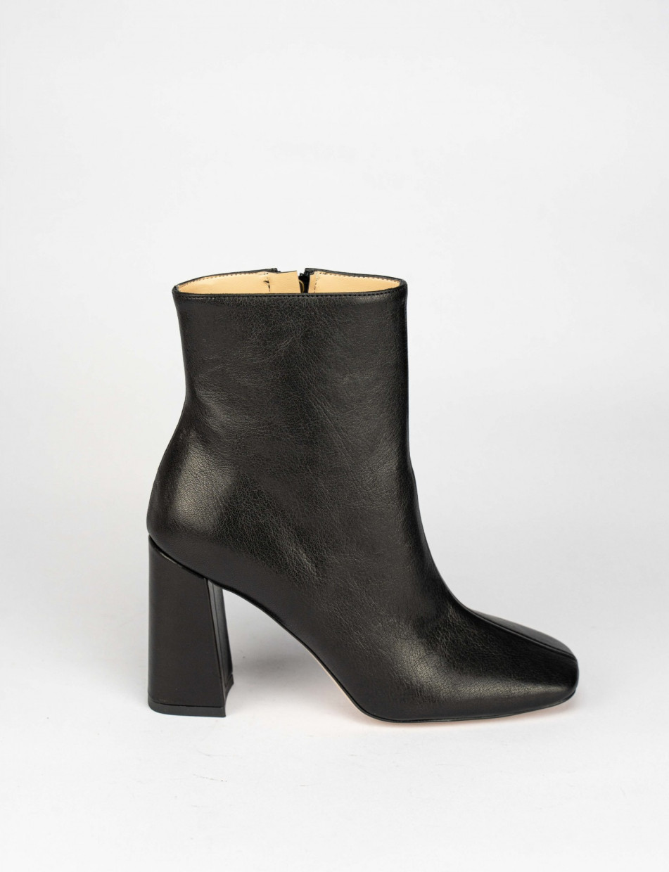 High heel ankle boots heel 9 cm black leather