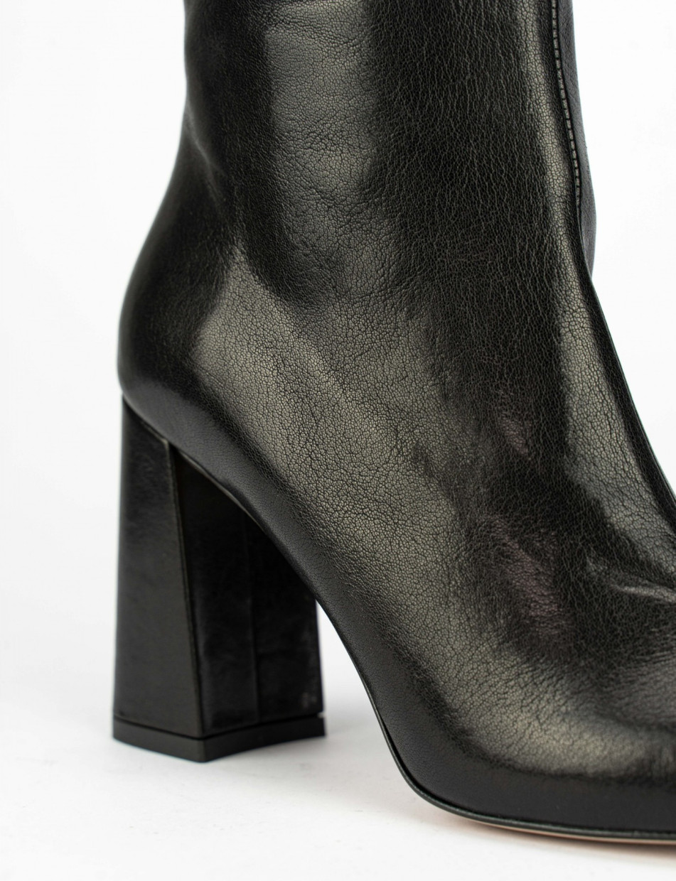 High heel boots heel 9 cm black leather