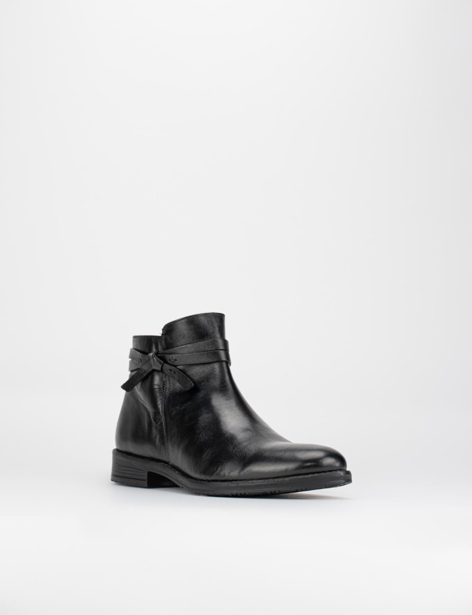 Low heel ankle boots heel 3 cm black leather