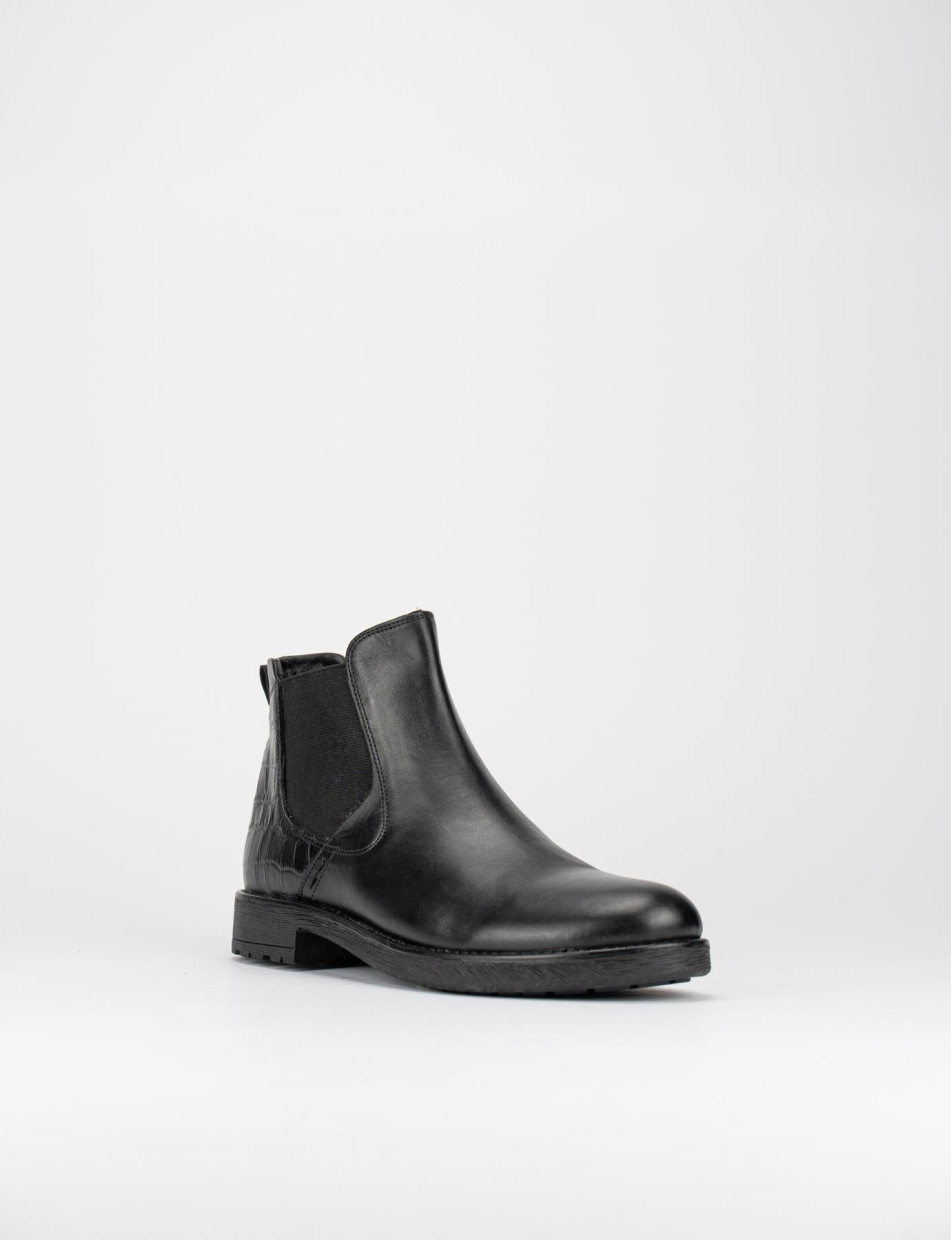 Low heel ankle boots heel 2 cm black leather