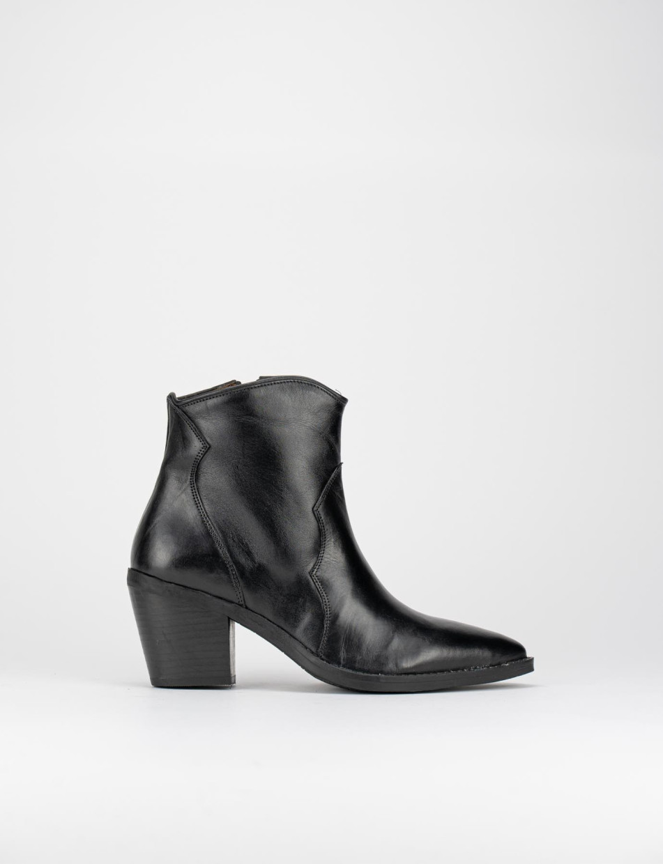 High heel ankle boots heel 7 cm black leather