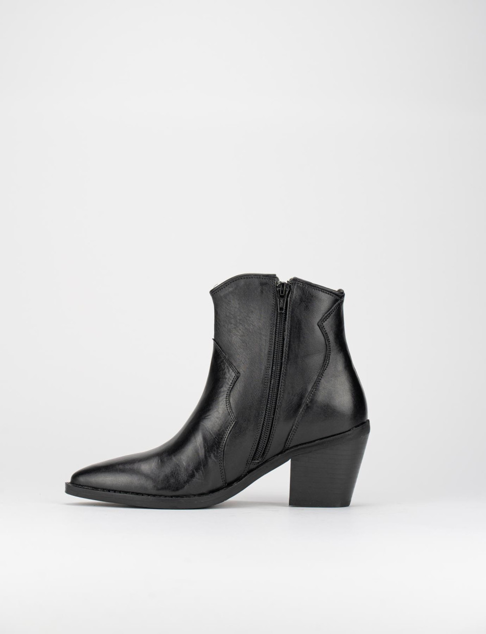 High heel ankle boots heel 7 cm black leather