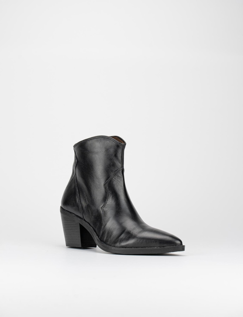 High heel ankle boots heel 7 cm black leather