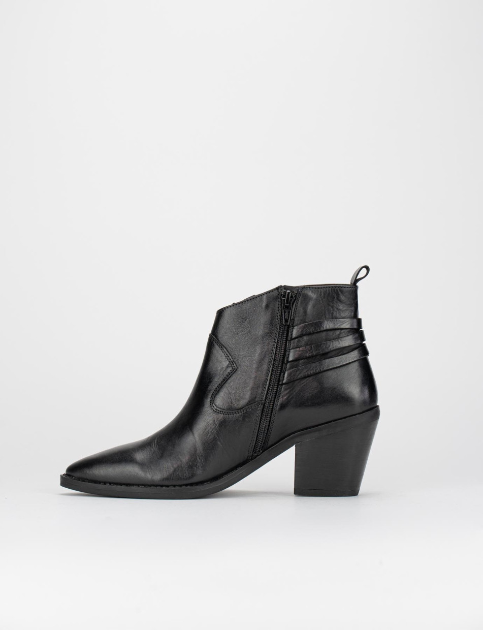 High heel ankle boots heel 5 cm black leather