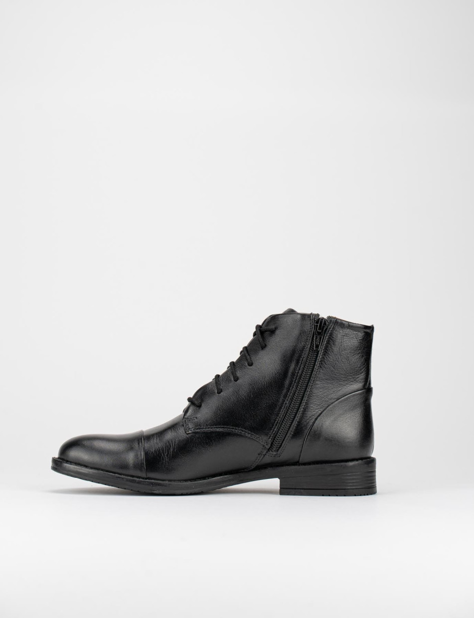 Combat boots heel 2 cm black leather