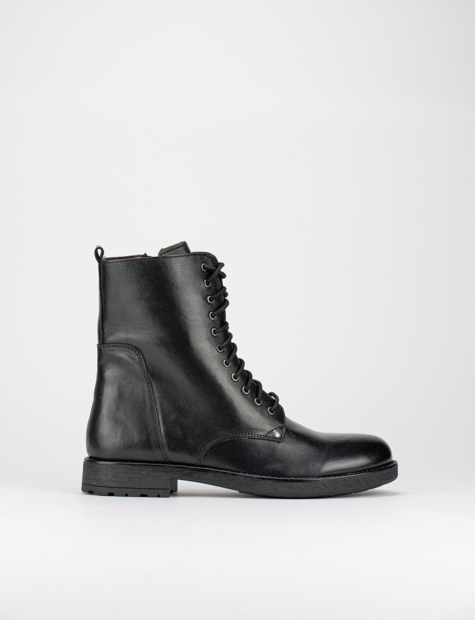 Combat boots heel 2 cm black leather