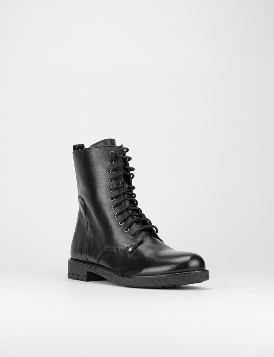 Combat boots heel 2 cm black leather