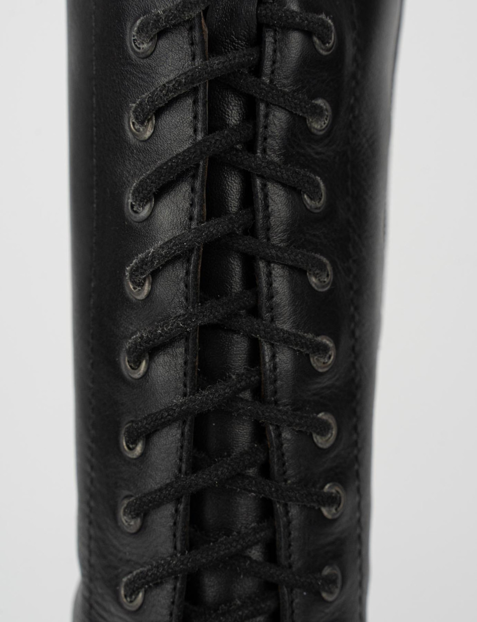 Woman heel 3 cm black leather