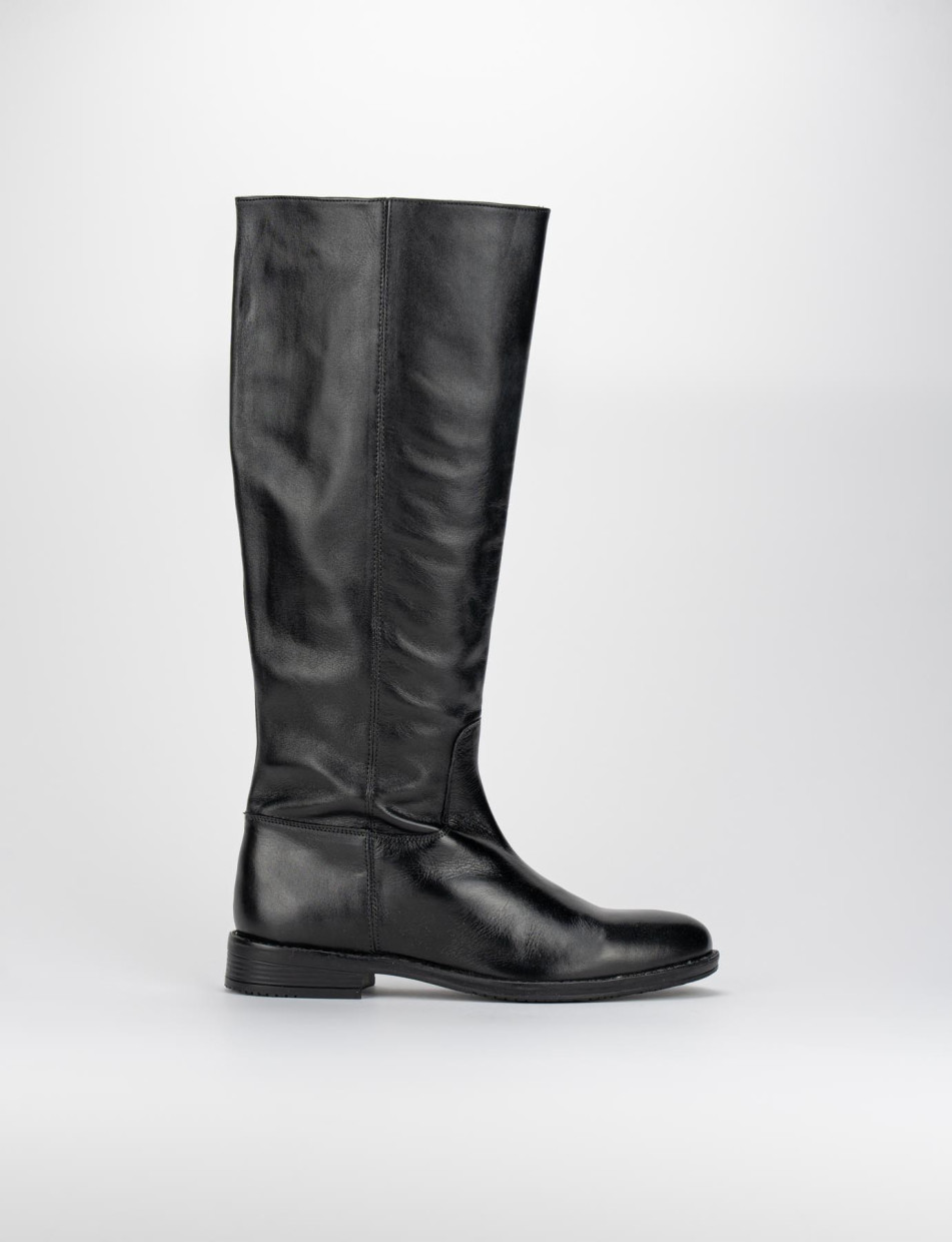 Low heel boots heel 2 cm black leather