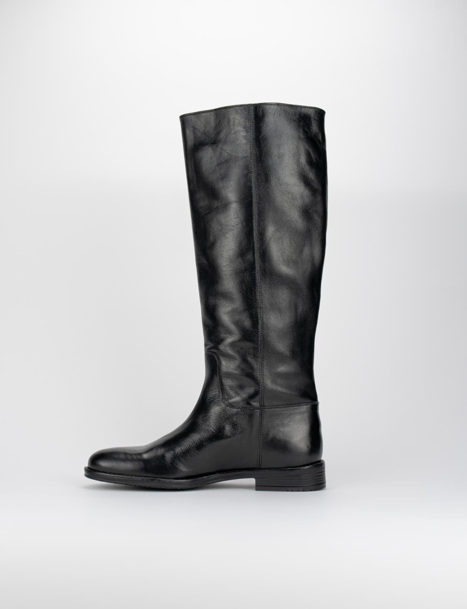 Low heel boots heel 2 cm black leather