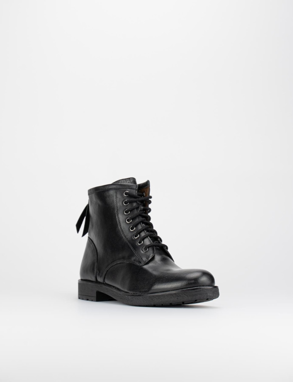 Combat boots heel 2 cm black leather