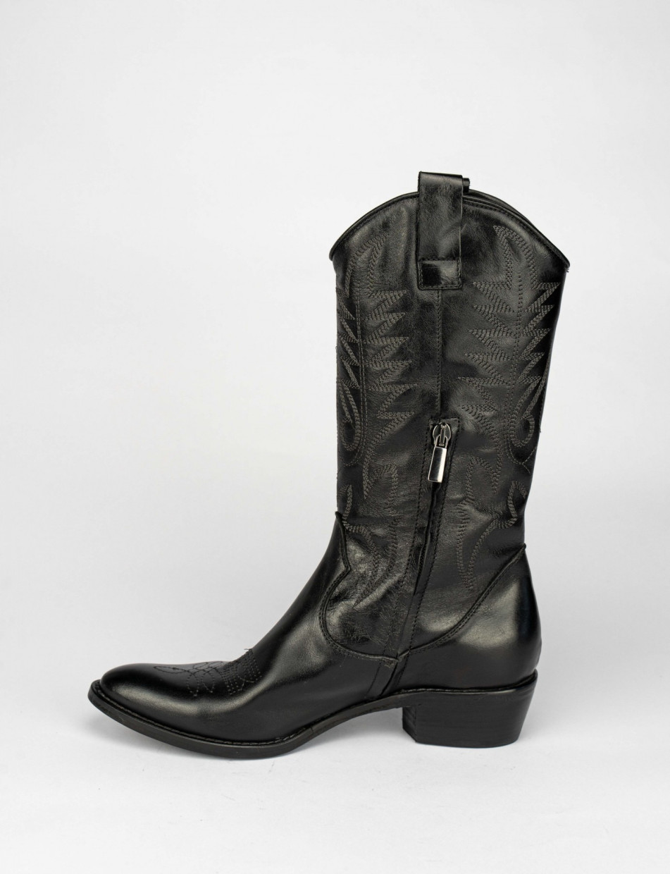 Low heel boots heel 3 cm black leather