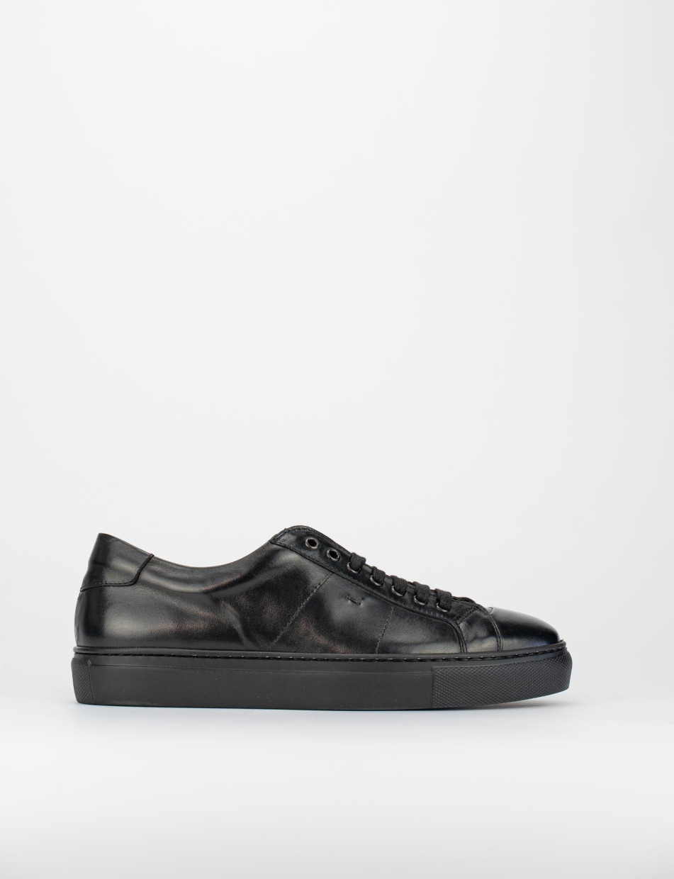 Sneakers black leather