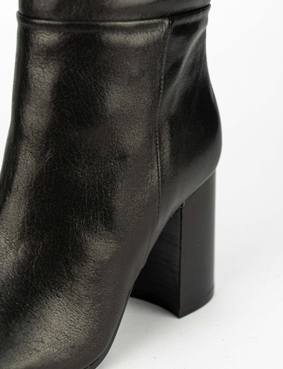 High heel boots heel 9 cm black leather