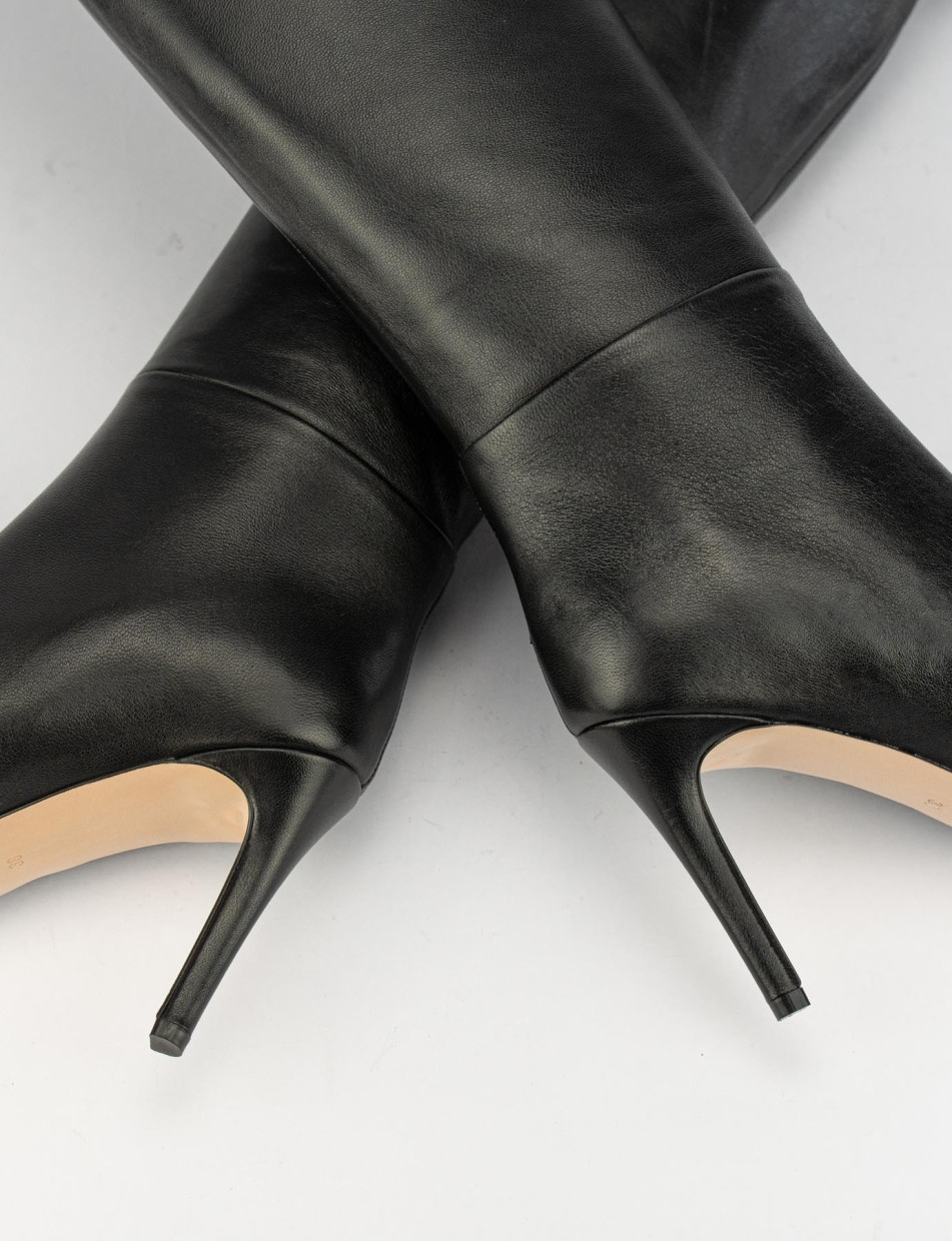 High heel boots heel 9 cm black leather