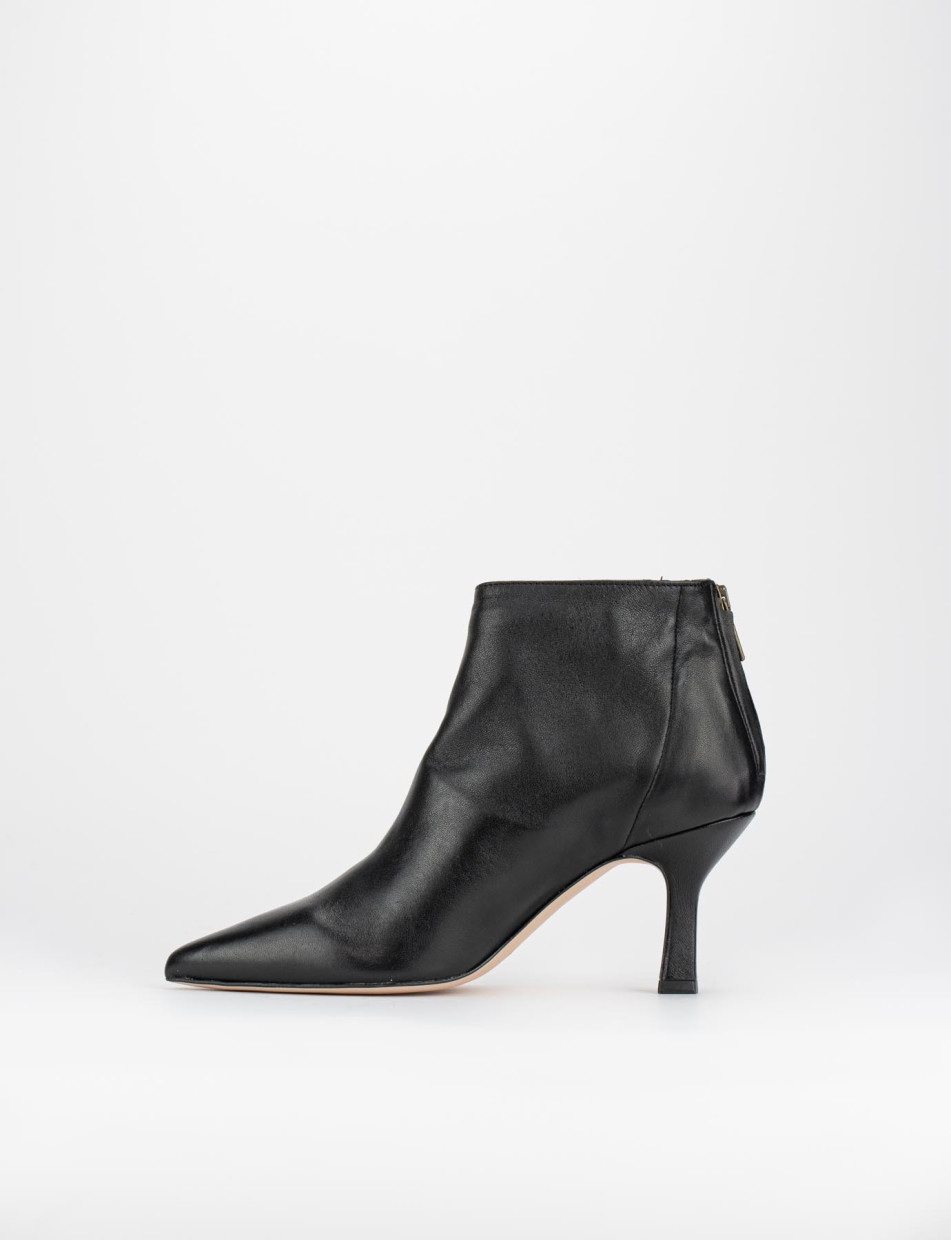 High heel ankle boots heel 7 cm black leather