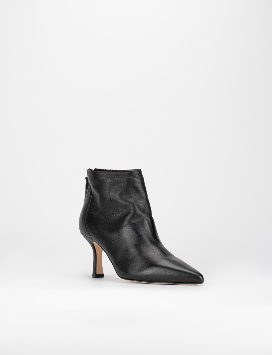 High heel ankle boots heel 7 cm black leather