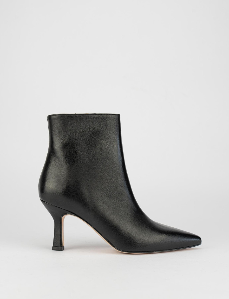 High heel ankle boots heel 7 cm black leather