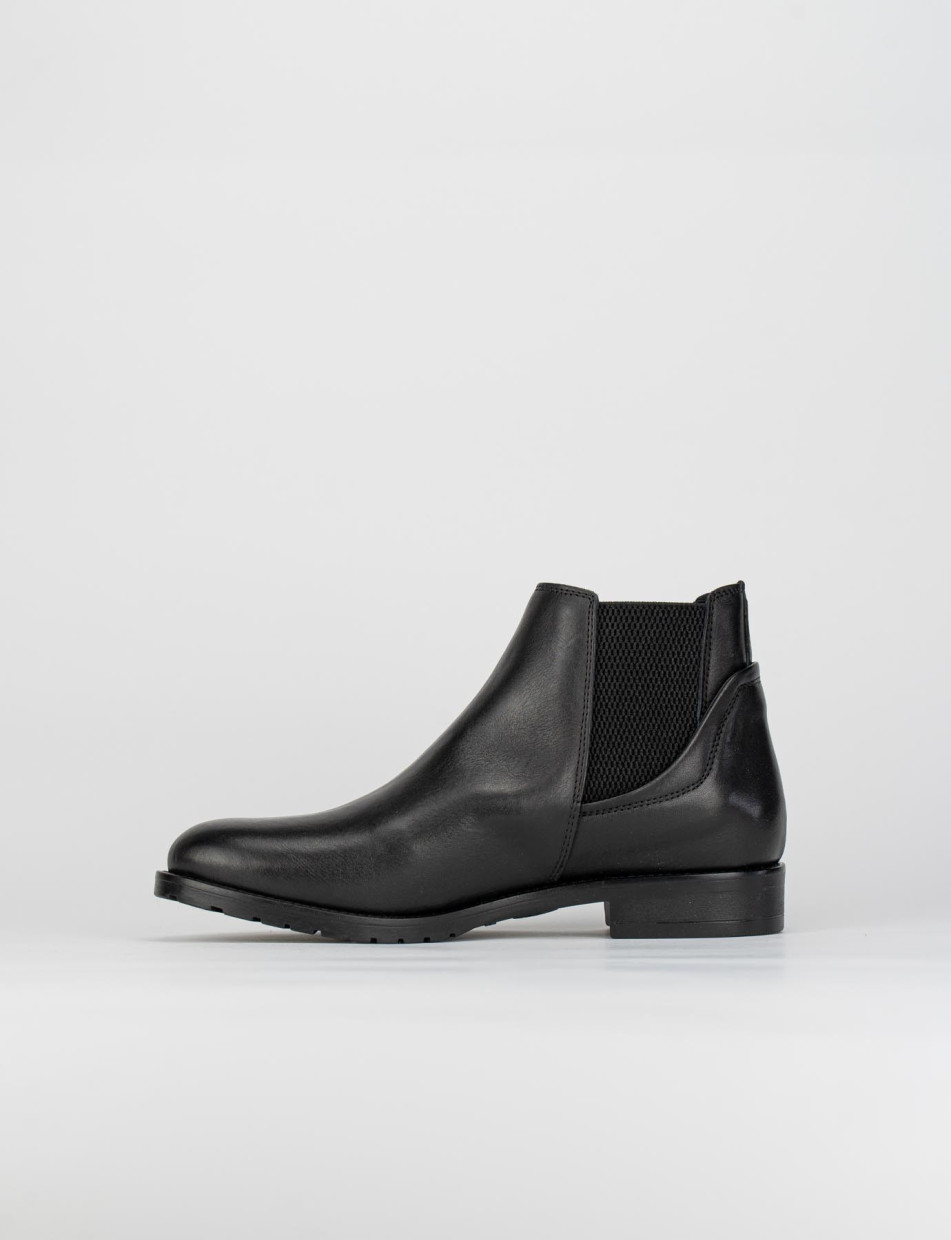 Low heel ankle boots heel 2 cm black leather