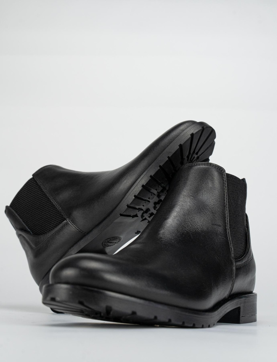 Low heel ankle boots heel 2 cm black leather