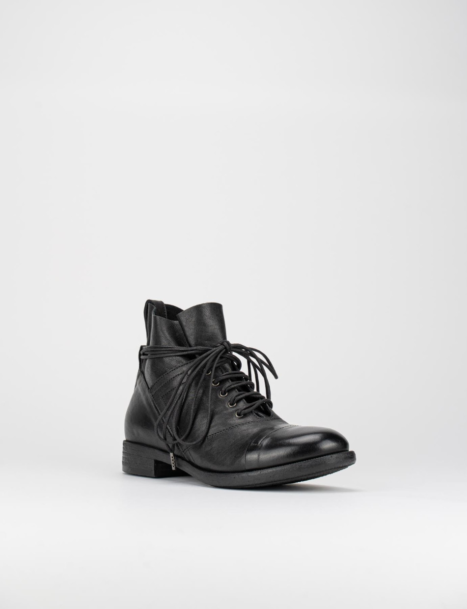 Combat boots heel 2 cm black leather