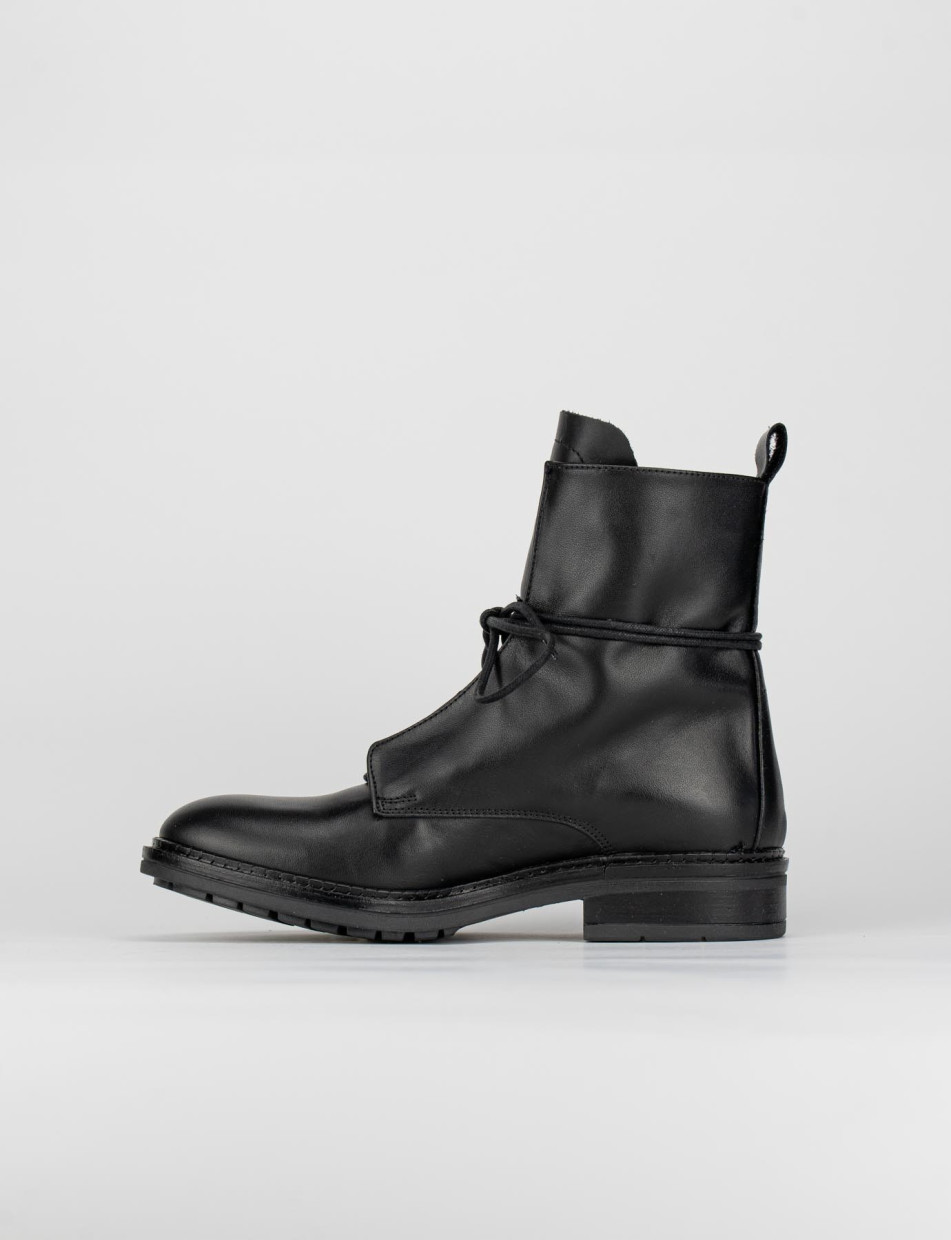 Combat boots heel 2 cm black leather