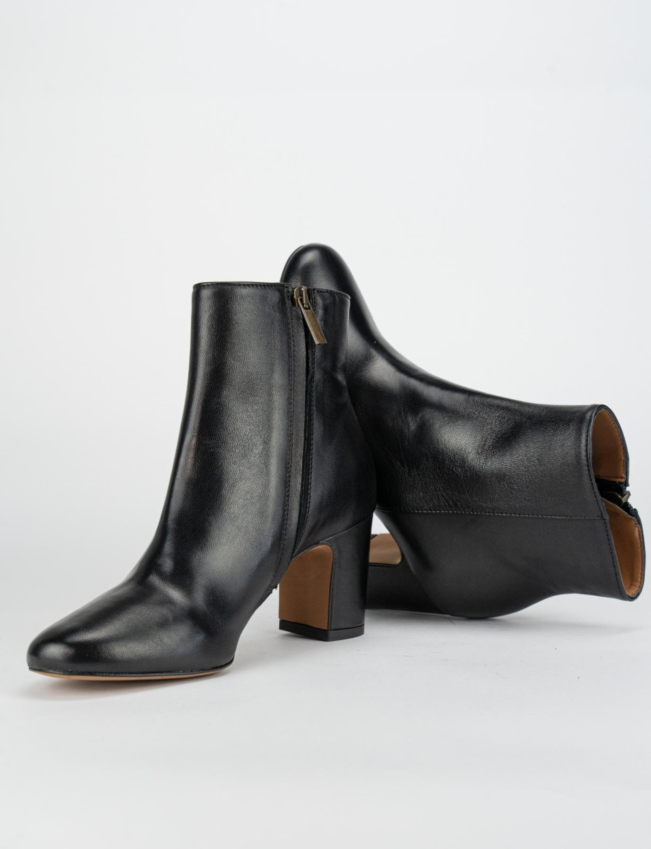 High heel ankle boots heel 5 cm black leather