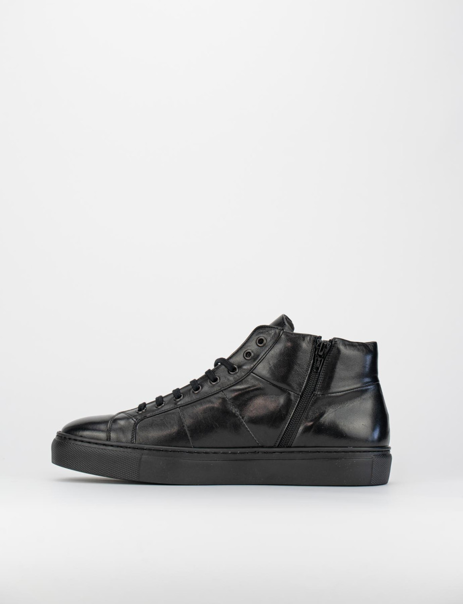 Scarpa sneaker stringata nero