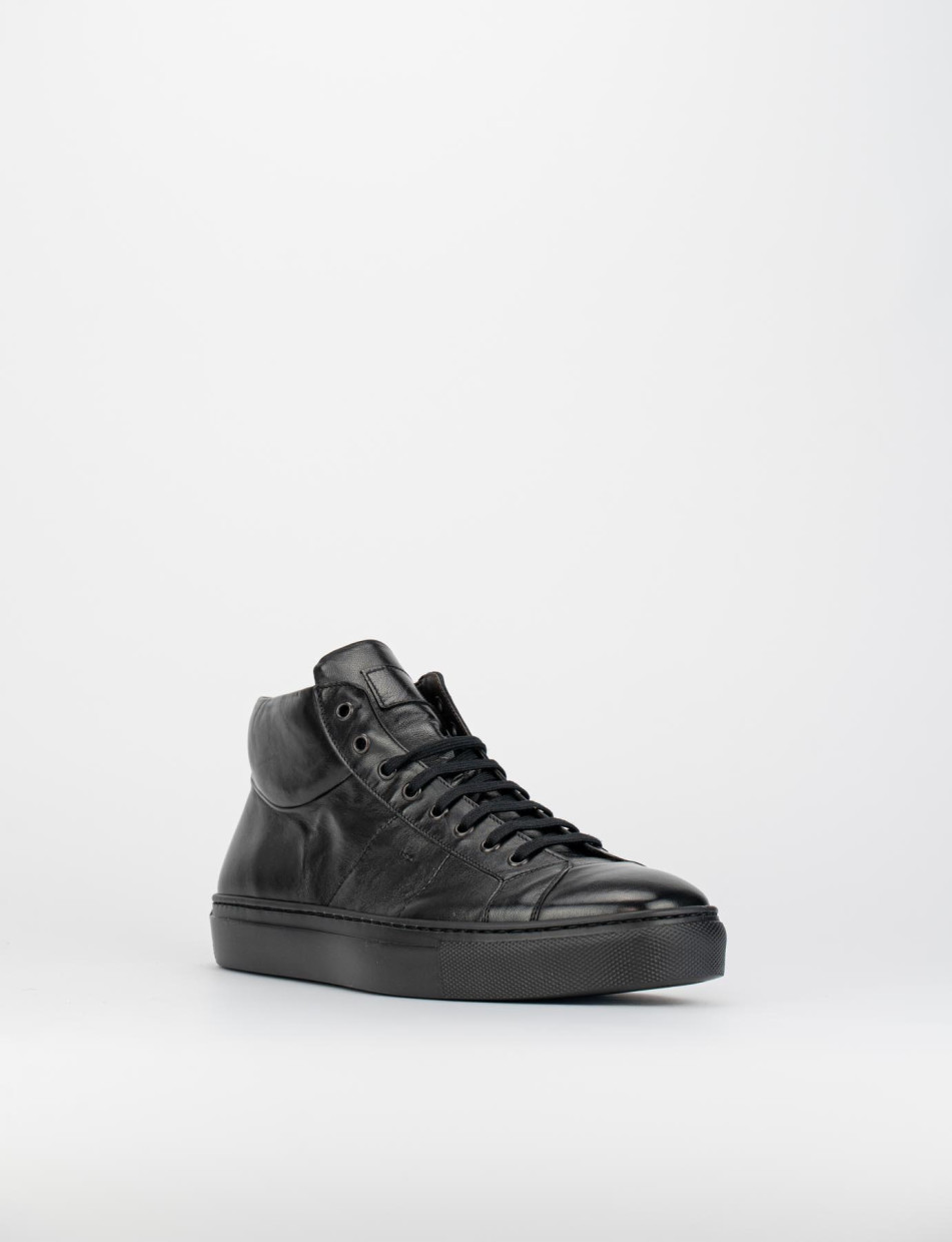 Scarpa sneaker stringata nero