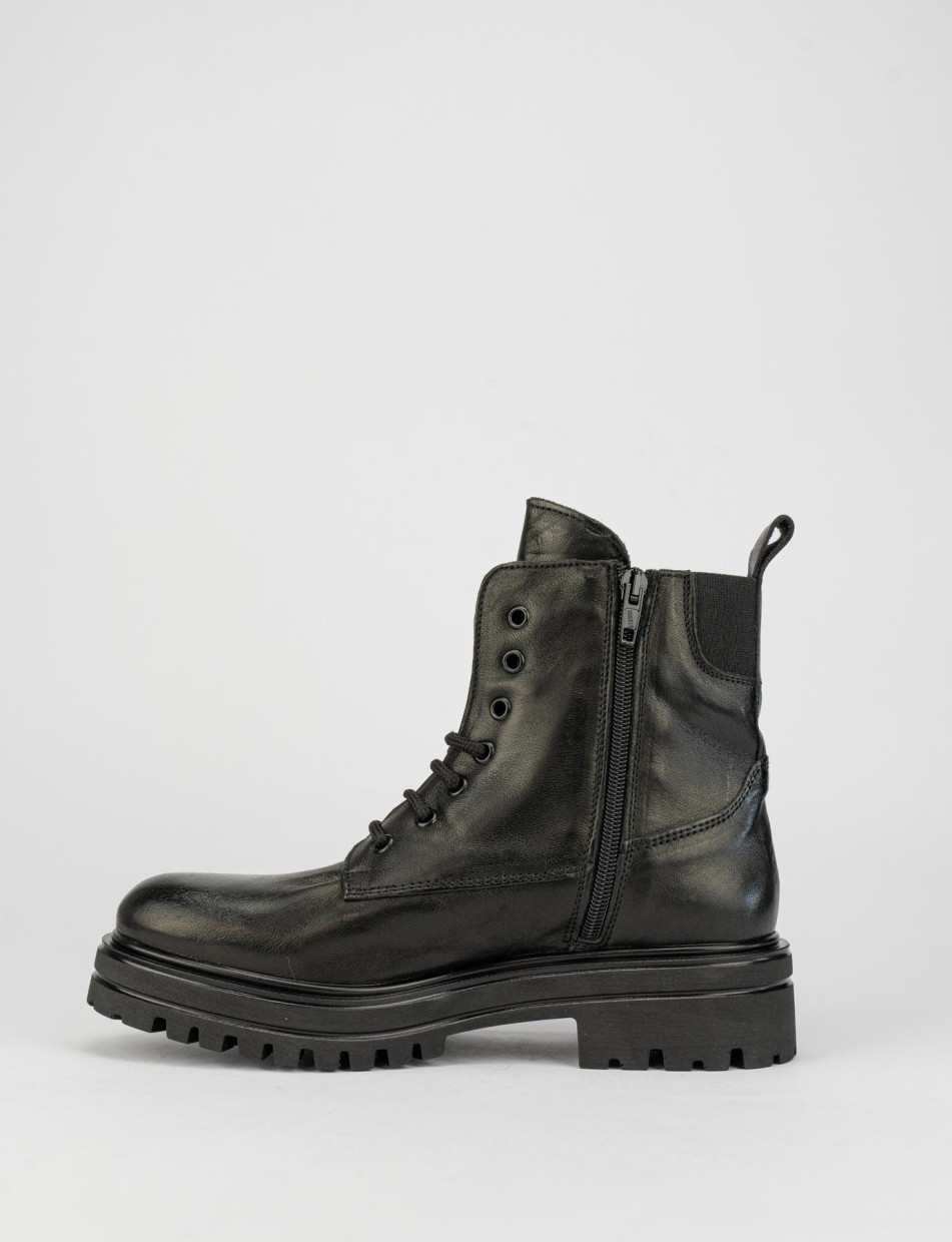 Combat boots heel 3 cm black leather