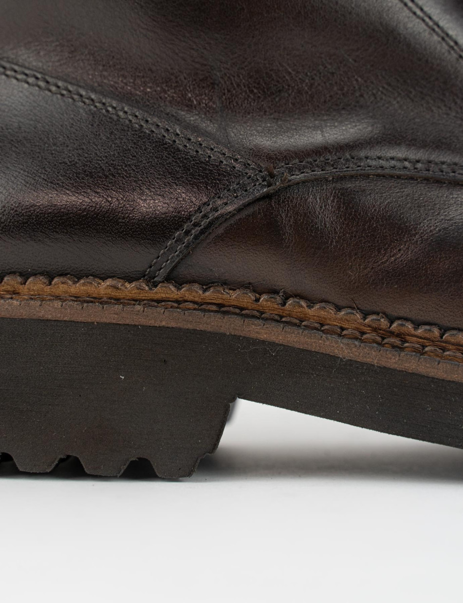 Woman heel 2 cm dark brown leather