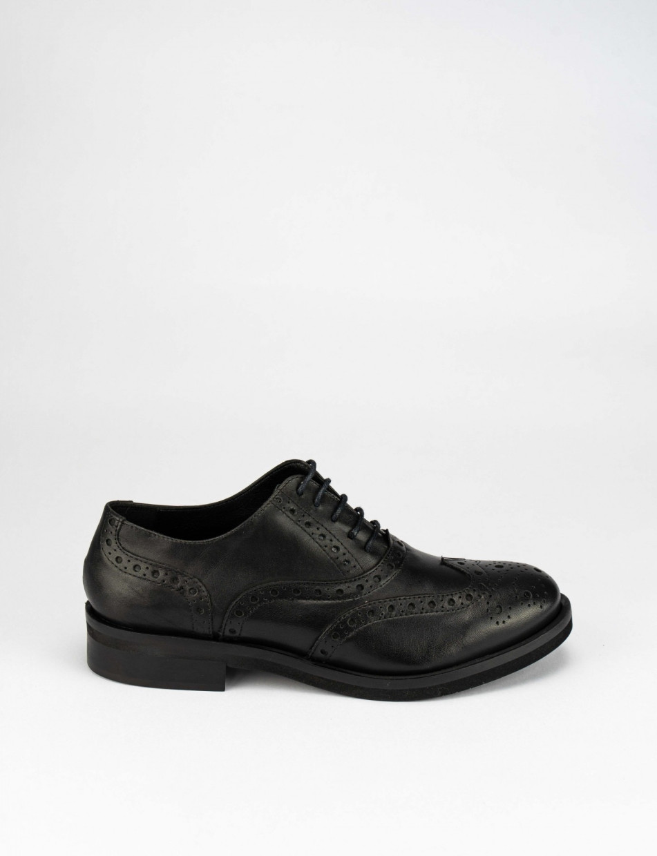 Lace-up shoes heel 2 cm black leather