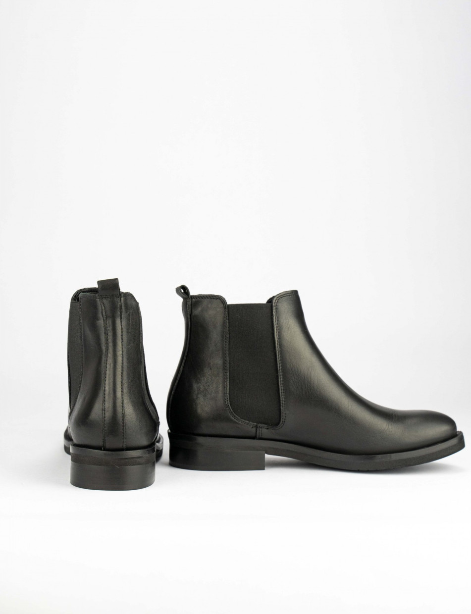 Low heel ankle boots heel 2 cm black leather