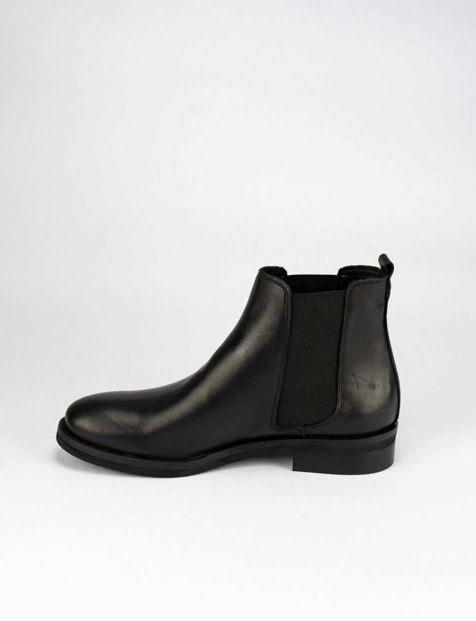 Low heel ankle boots heel 2 cm black leather