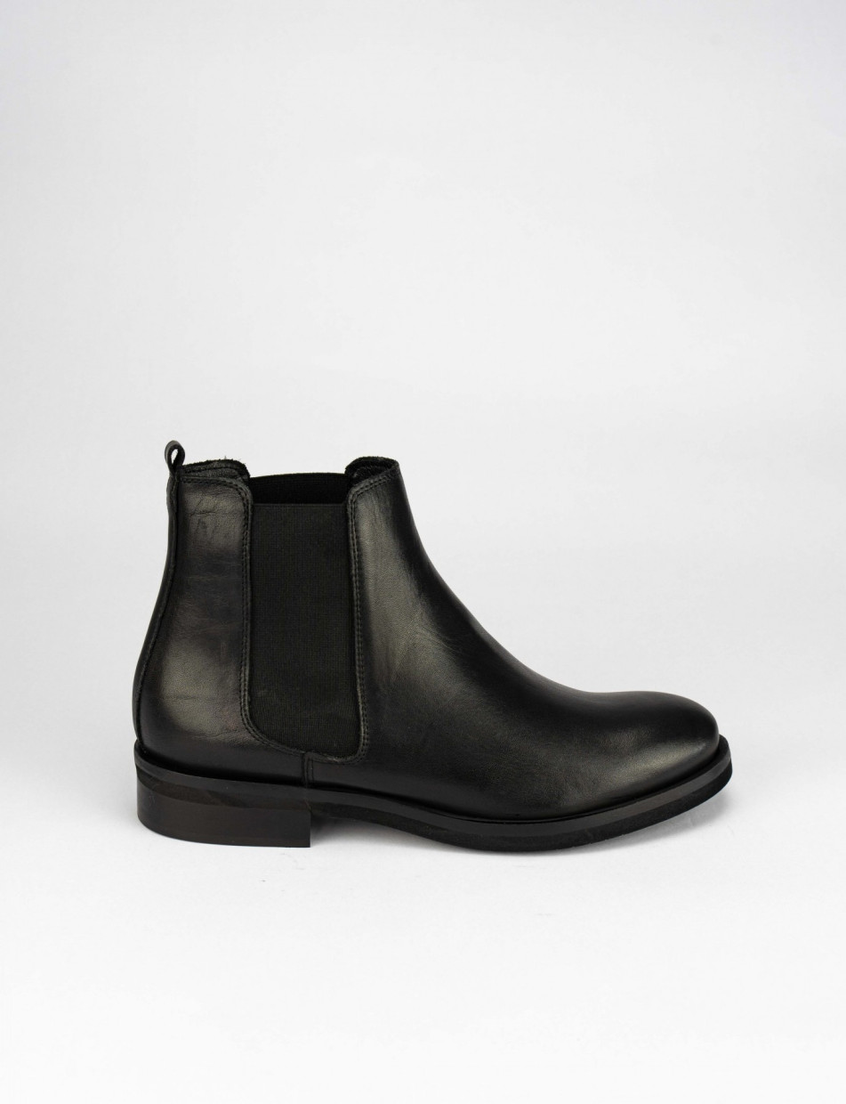 Low heel ankle boots heel 2 cm black leather