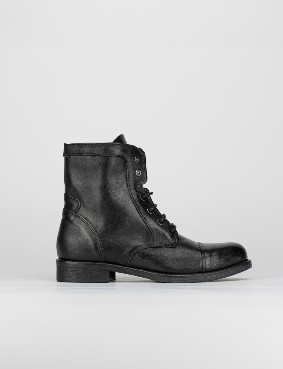 Combat boots heel 2 cm black leather