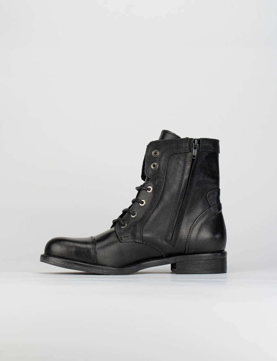 Combat boots heel 2 cm black leather