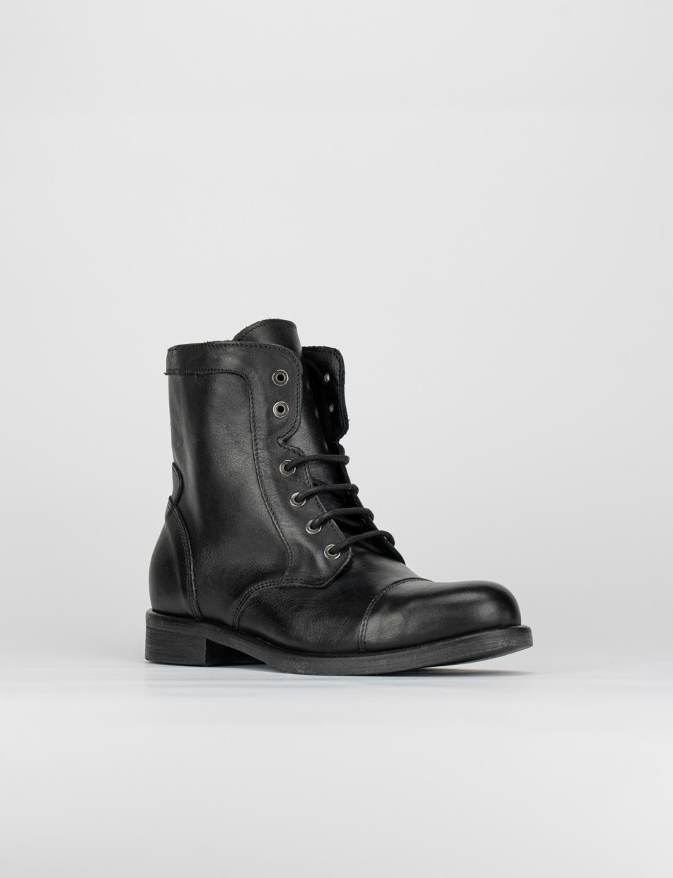 Combat boots heel 2 cm black leather